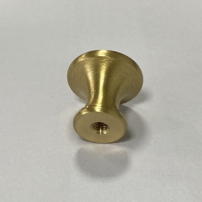 Spezielle Metallteile für das Biegen und Polieren