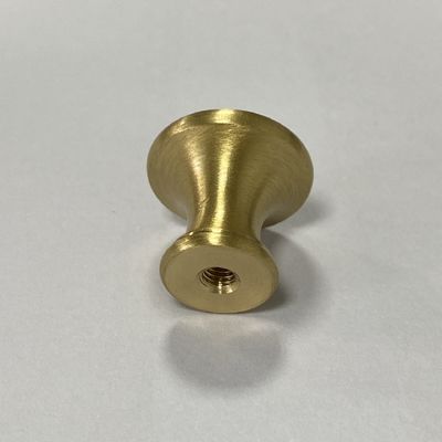 Spezielle Metallteile für das Biegen und Polieren