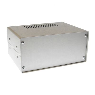 Automatische Drucklinie für die Verarbeitung von Metallplatten mit weißem Pulverbeschichtung