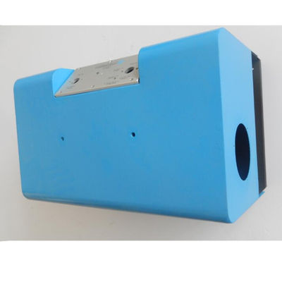 Schneidvorgang Edelstahlblech Metallgehäuse Box mit Nickelplattierung