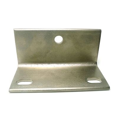 Druckmetallfittings, die an Möbelschränken für die Schwarzoxidbeschichtung befestigt sind