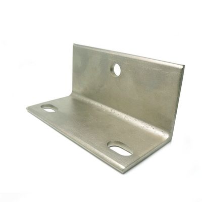 Druckmetallfittings, die an Möbelschränken für die Schwarzoxidbeschichtung befestigt sind
