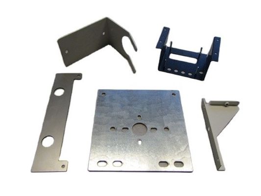 Laserschneid- und Stempelteile, angepasst, mit lackiertem Finish von oben.