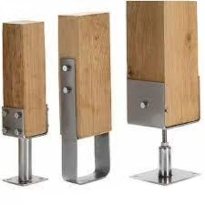 Anpassungsstücke aus Aluminium-/Kohlenstoffstahlrohr, geschweißt, auf einem Sockel befestigt