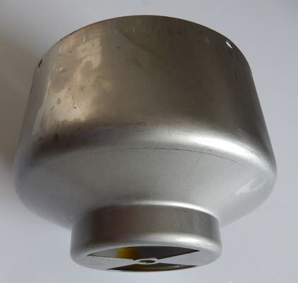 Herstellung von Metallblechen auf Maß, Stempelung, Tiefenziehung, Metallteil mit Pulverbeschichtung